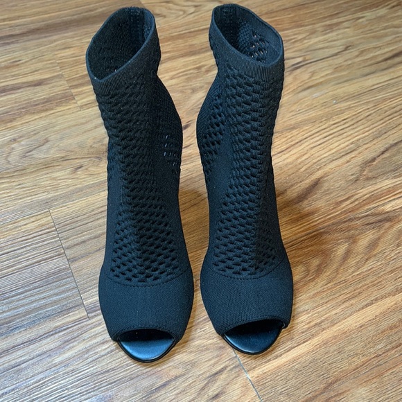 Charles by Charles David Black Knit Peep Toe Heels size 9.5 - Picture 3 of 7